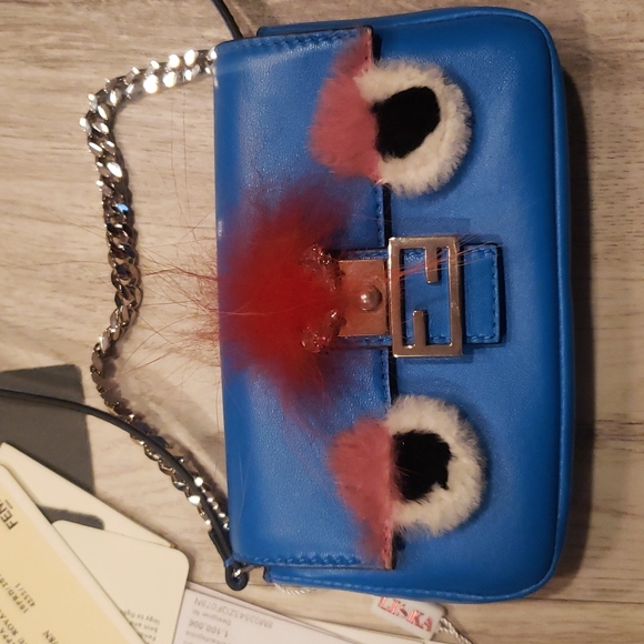 Fendi size small party size purse 👛 100% Authentic - Picture 3 of 13